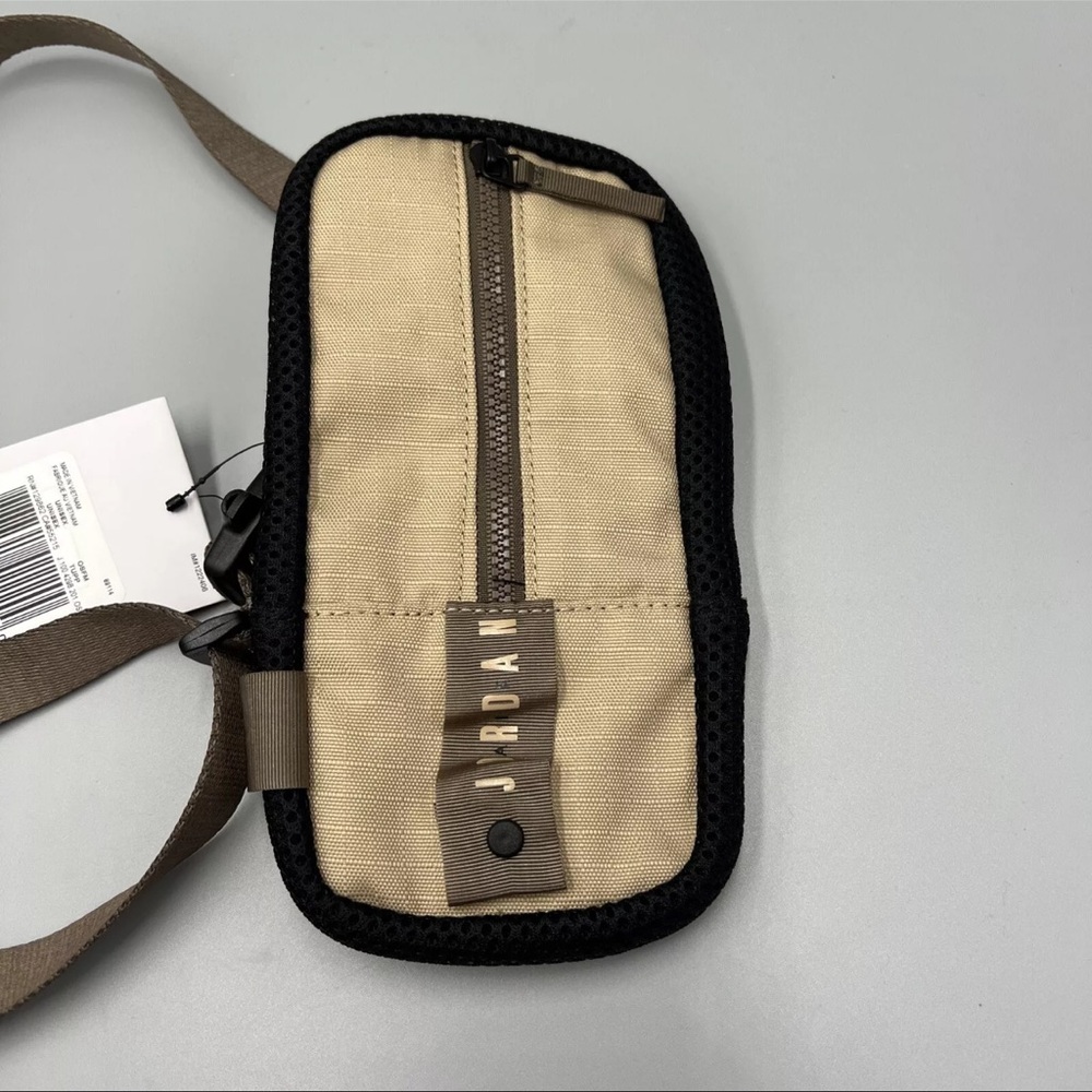 Jordan Utility Lanyard, Unisex Crossbody Bag W/ Zip Pocket & Adjustable Straps - Picture 3 of 10